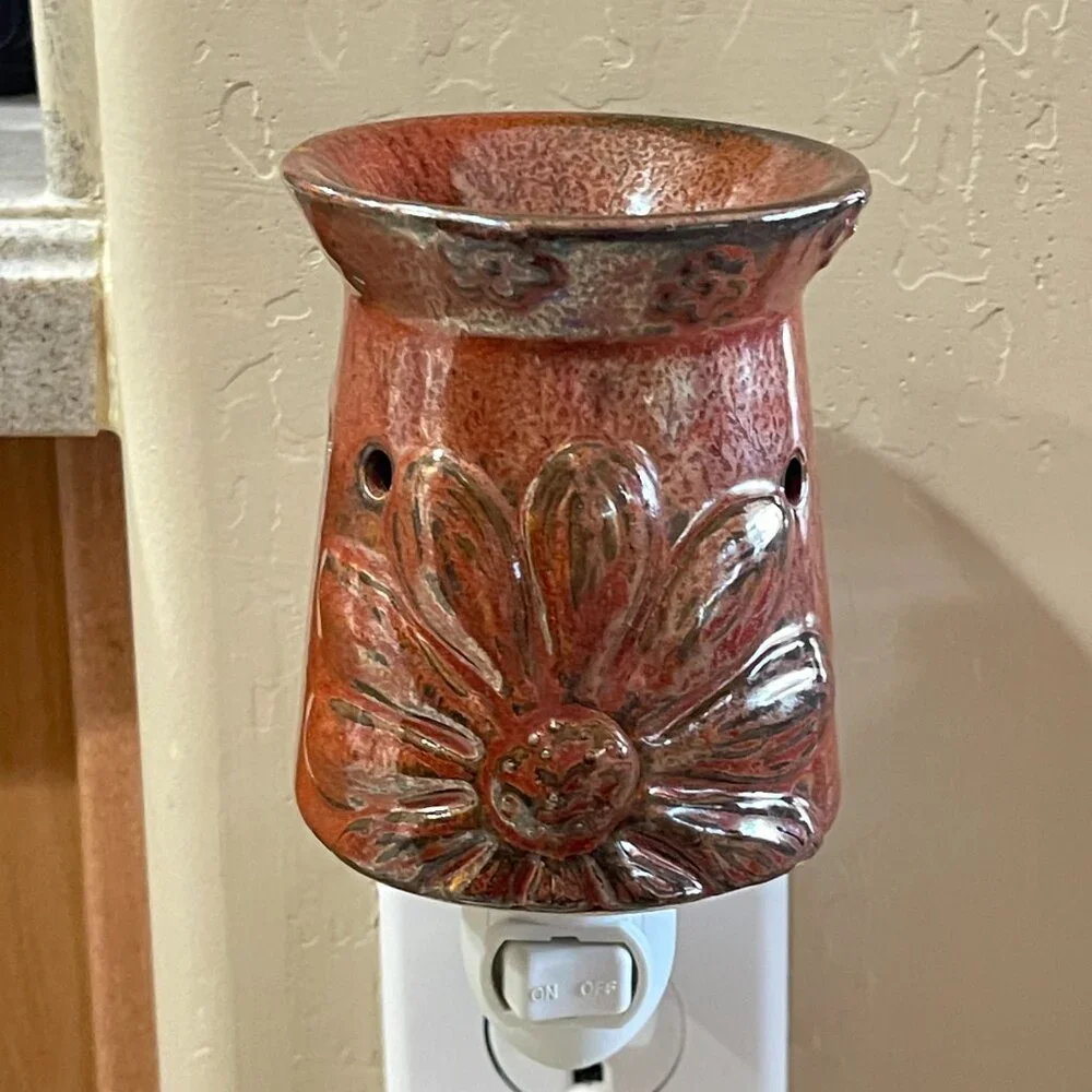 Scentsy Boho Chic Wall Wax Scent Warmer Nightlight Daisy Flower Plug-In